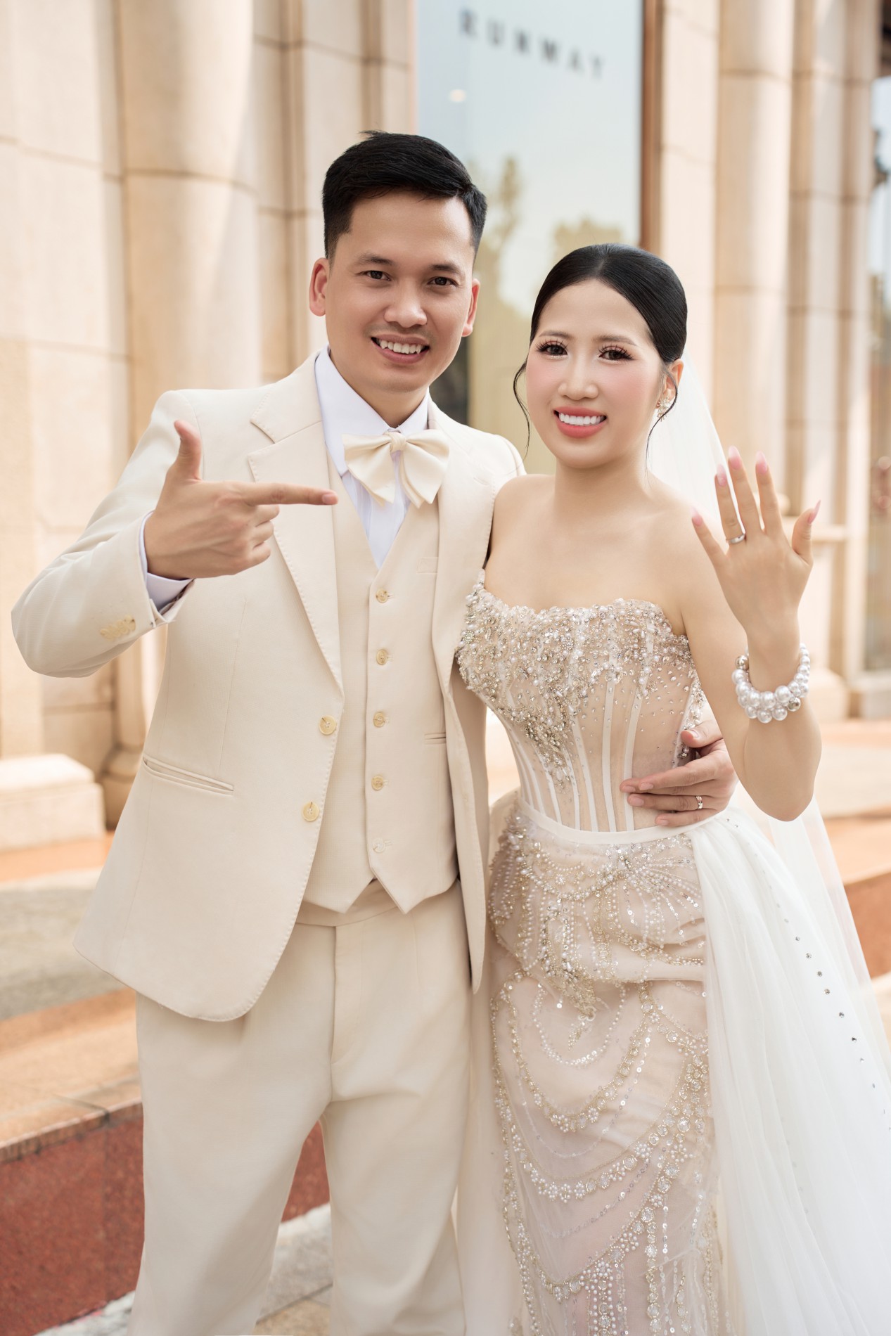 Nình Mỹ Linh & Nguyễn Văn Nội
